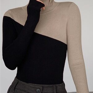 Commense Two-Tone Turtleneck Sweater